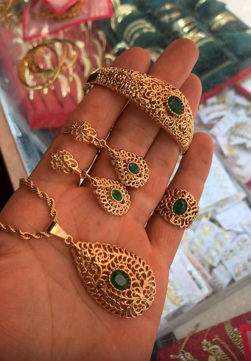 ✨ طقم مجوهرات فاخر – لمسة ذهبية تزيدك تألقًا ✨